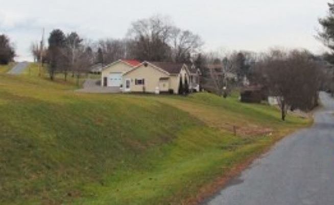2nd image of 126 1st Ave