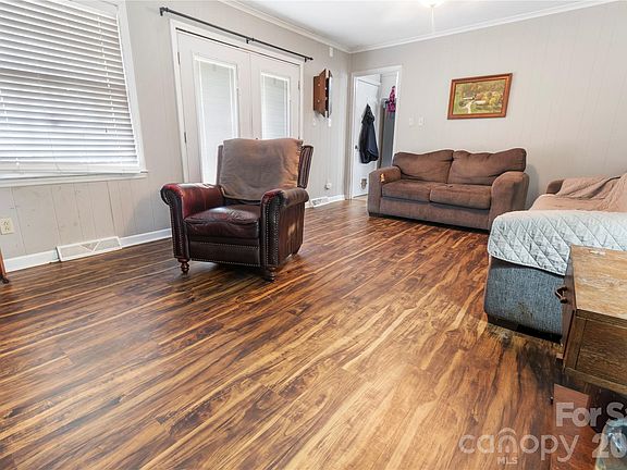 5th image of 1135 Fieldstone Rd