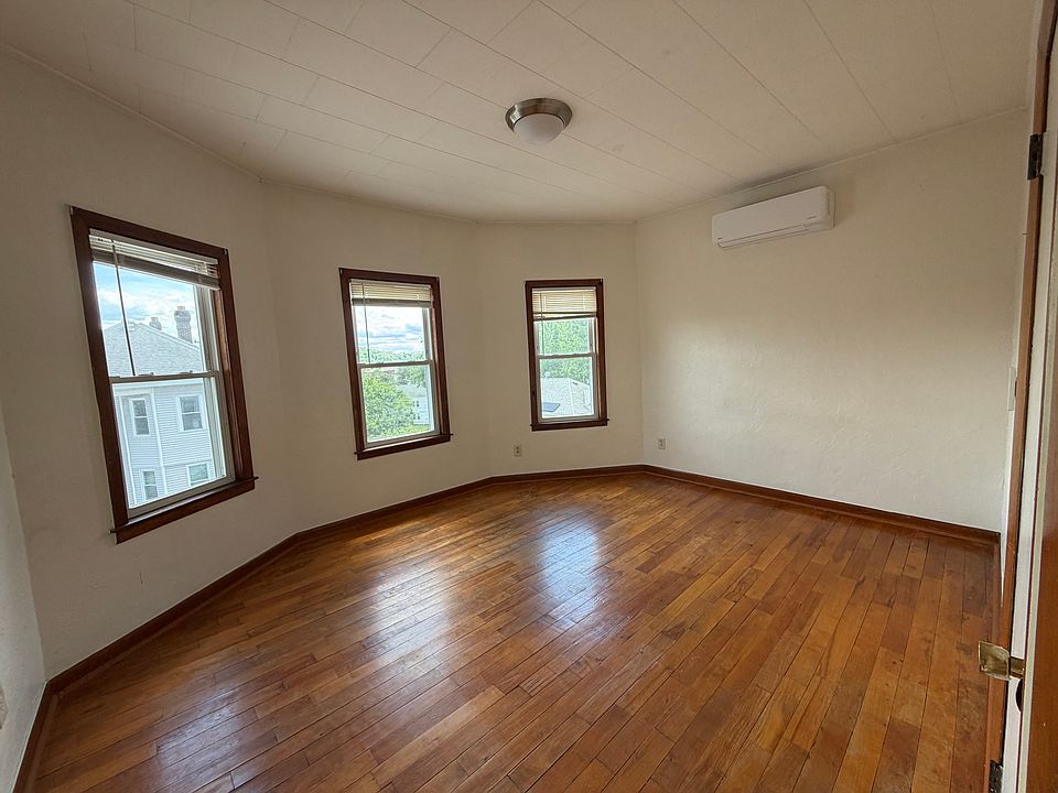 1st image of 10 Creston St #3
