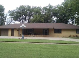 400 W 2nd St, Halstead, KS 67056