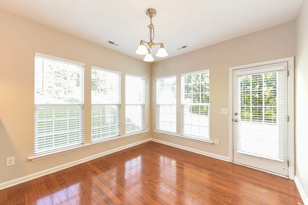 4 bed, 2.5 bath, 2571 sqft, $2,735 — Photo 3