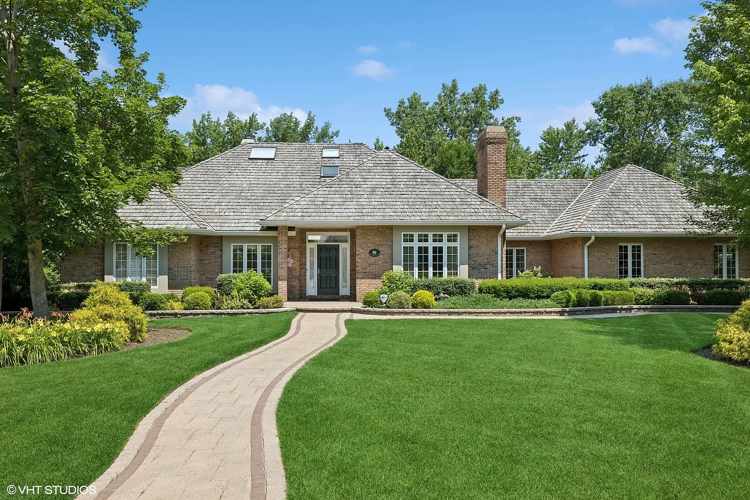 114 Camelot Ln photo 1