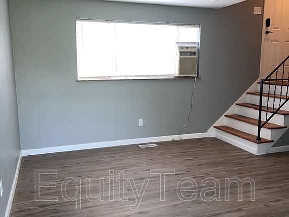 2nd image of 1039 E Pearl St
