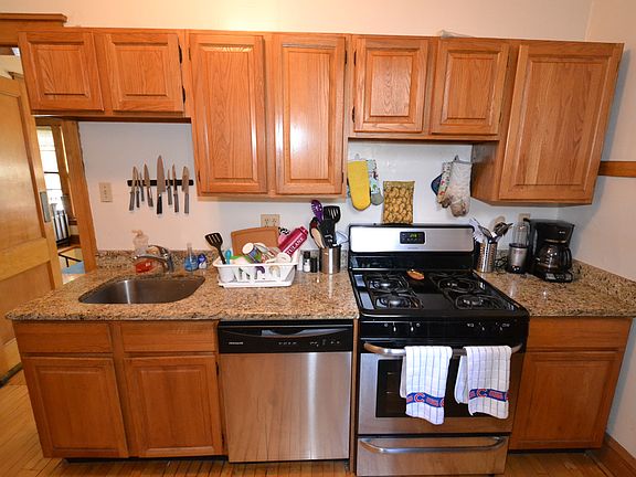 3rd image of 3761 N Lakewood Ave #1