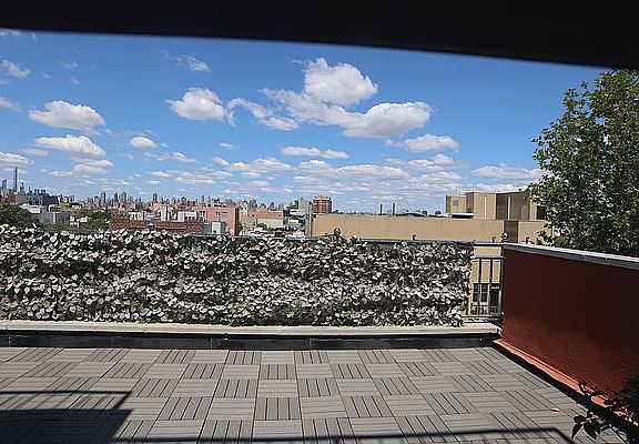 2nd image of 2534 36th St APT 4R