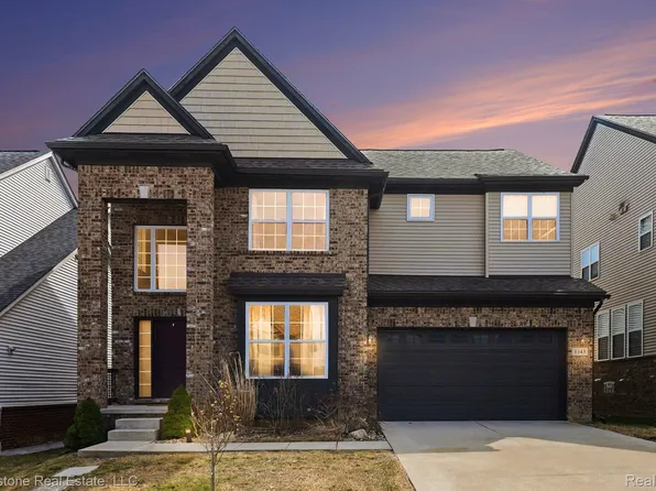 1143 Decker Dr, Orion, MI 48359