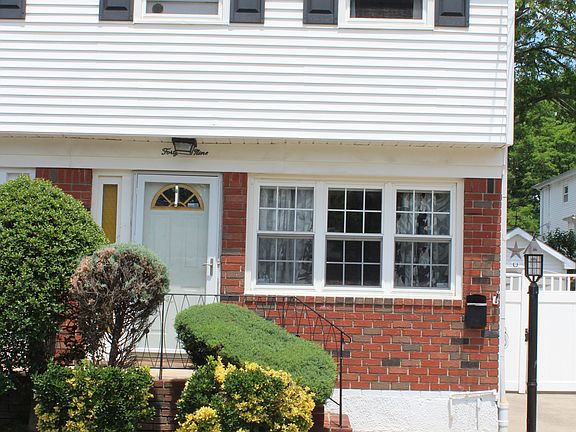 5th image of 49 Fairbanks Ave