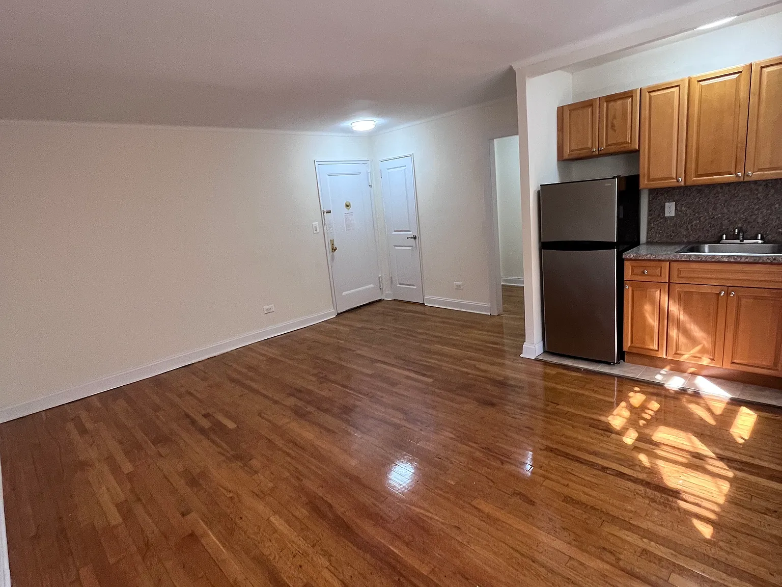 Studio, 450 sqft, $1,850 — Photo 4
