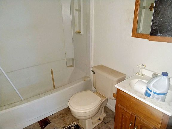 3rd image of 2204 Avenue G