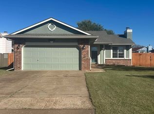 5352 S Stoneborough Ct, Wichita, KS 67217