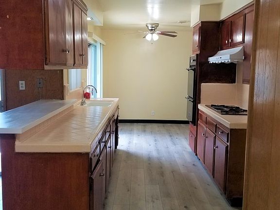 3rd image of 11922 Manor Dr #X