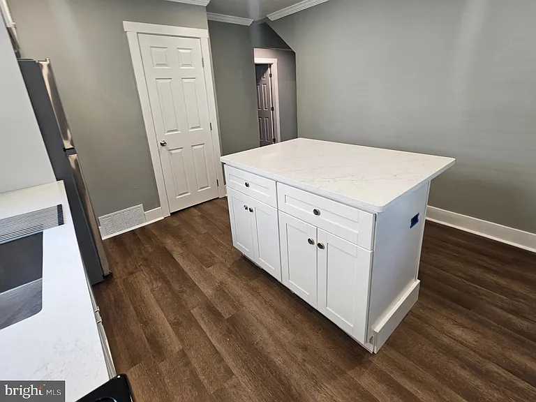 645 Roberts Ave — Photo 5