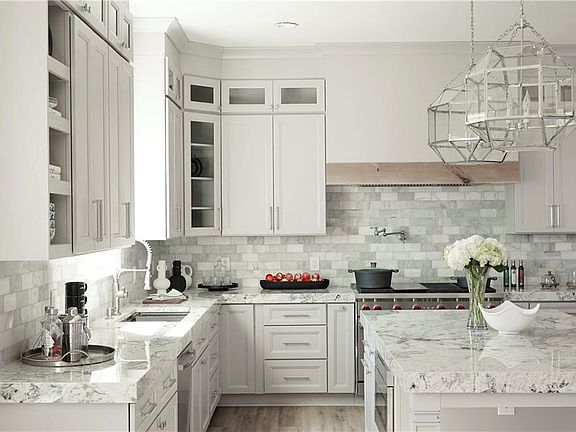 3rd image of 270 Crosstree Ln