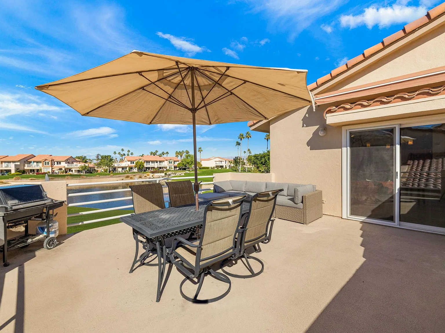 2 bed, 912 sqft, $3,900 — Photo 3