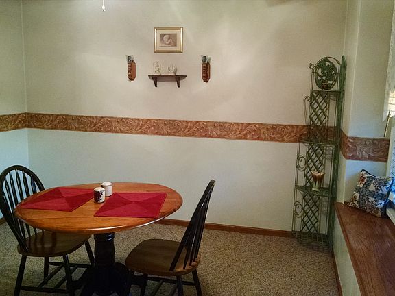 Dining room from front entry