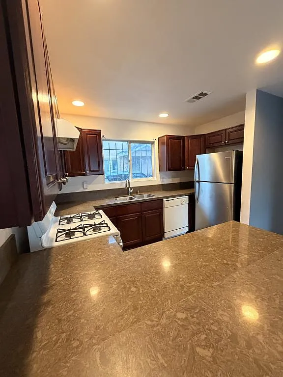 201 W Kettering St — Photo 4