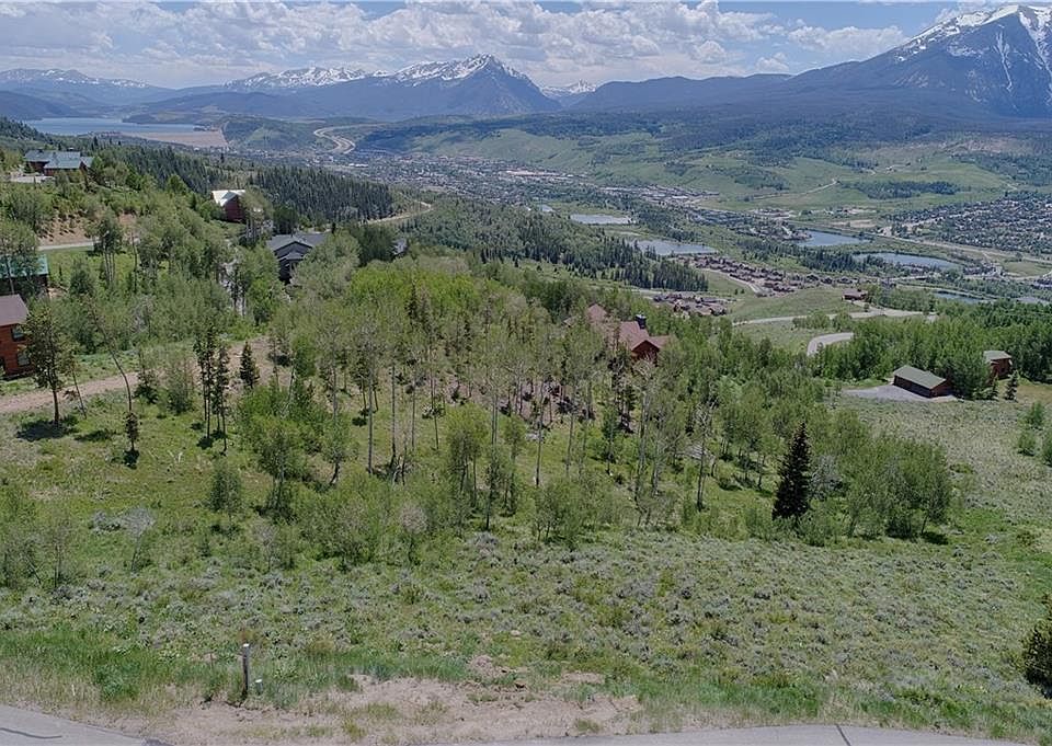 2nd image of 660 Lakeview Cir