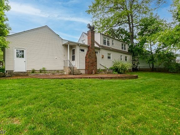 5th image of 98 Bromley Pl