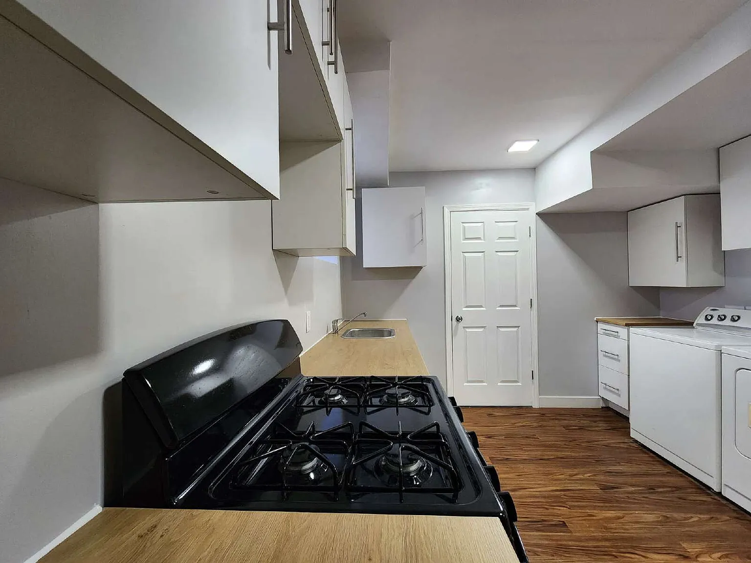 Bright 2 Bed / 1 Bath Apartment in Hammond Water & Internet Included — Photo 3