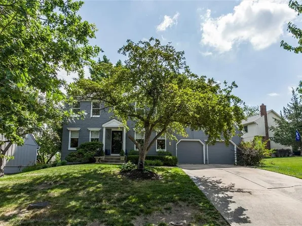 8909 Twilight Ln, Lenexa, KS 66219