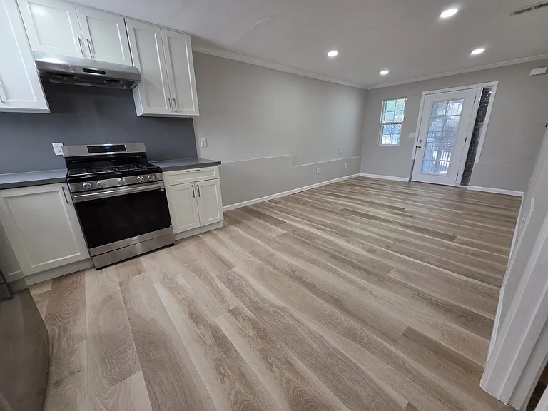 2033 E 20th St — Photo 5