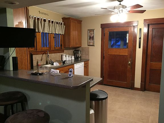 Kitchen with eat at bar