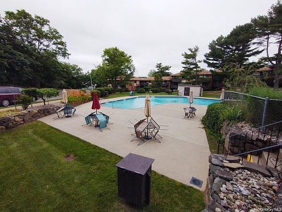 3rd image of 112 Sierra Vista Ln