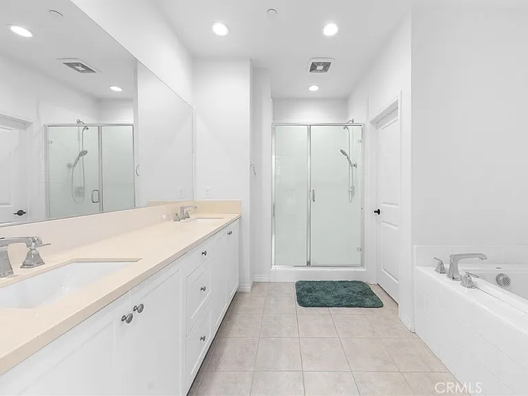 117 Henson — Photo 28
