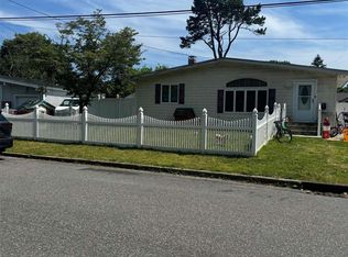 8 Dawn Cres, Central Islip, NY 11722