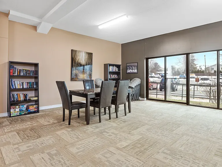 523 Portsmouth Ave — Photo 10