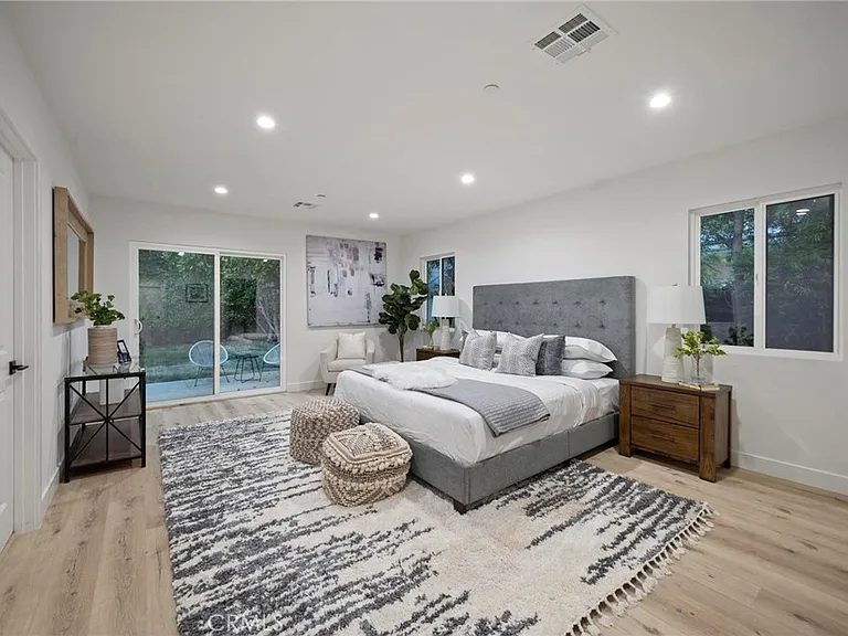 5865 Tobias Ave — Photo 15