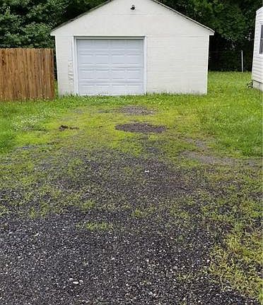 5th image of 21511 Pickett Ave