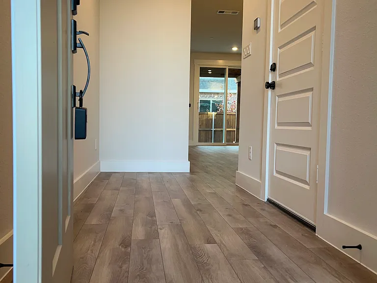 612 Laurel Ln — Photo 4