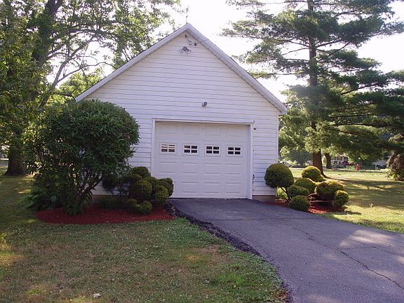 3rd image of 417 E Main St