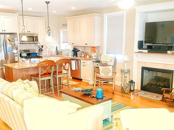 2nd image of 3960 Asbury Ave #3960