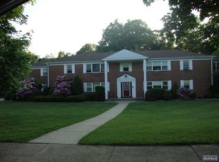 11A Rolling Ridge Rd, Montvale, NJ 07645