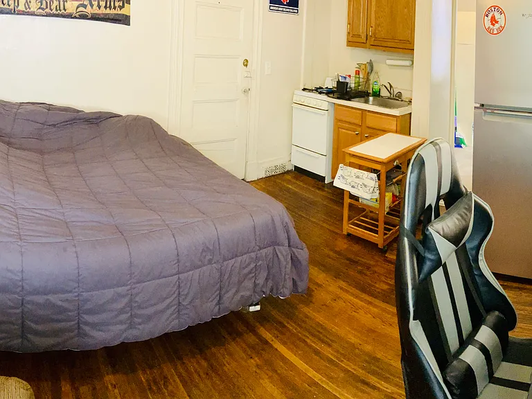 351 S Goodman St #7 — Photo 8