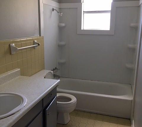 4th image of 2607 Lawn Cir
