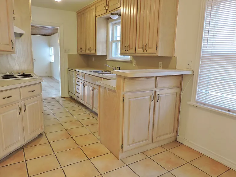 3425 Westcliff Rd S — Photo 6