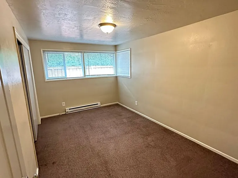 West Apartments — Photo 7