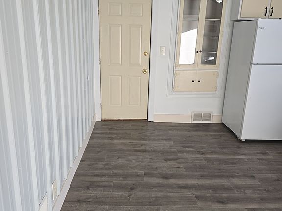 5th image of 1050 Canyon Ave