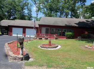 1001 E Taylor St, Benton, IL 62812