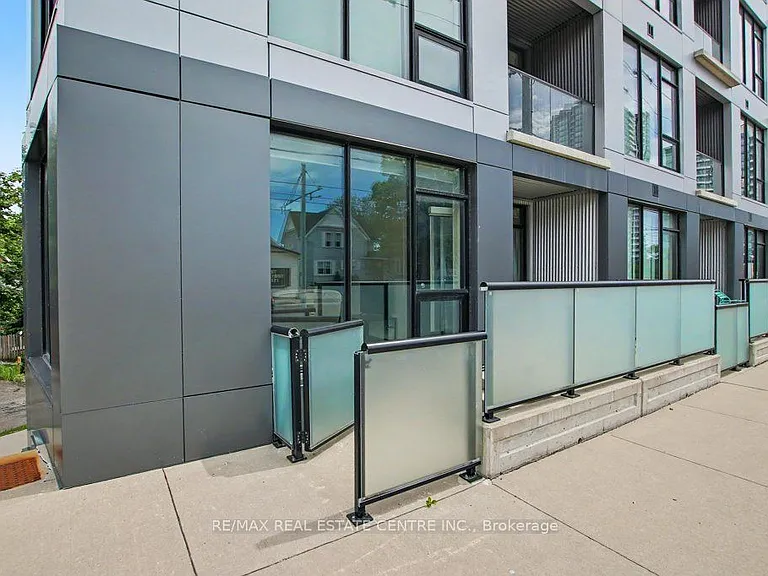 690 King St W #101 — Photo 2