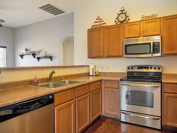 5th image of 412 N 169th Ave