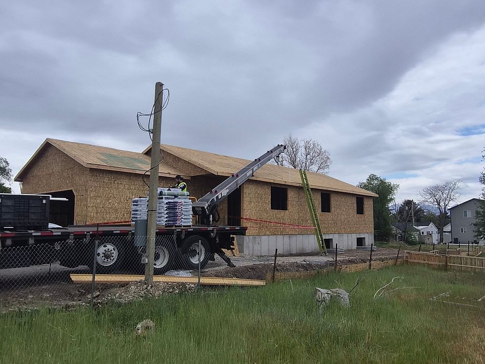 1st image of 371 N 50 W