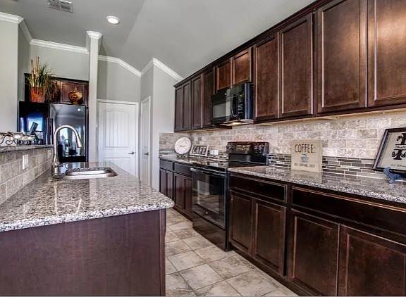 4th image of 243 Oxford Dr