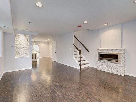 4th image of 5320 James Pl NE