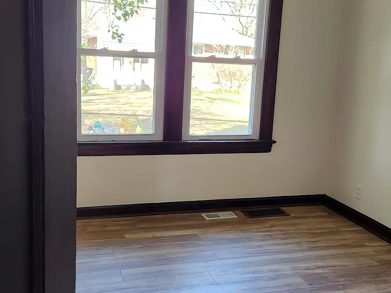 1115 Reale Ave — Photo 12