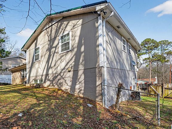 4th image of 4012 Saint John Ln NW