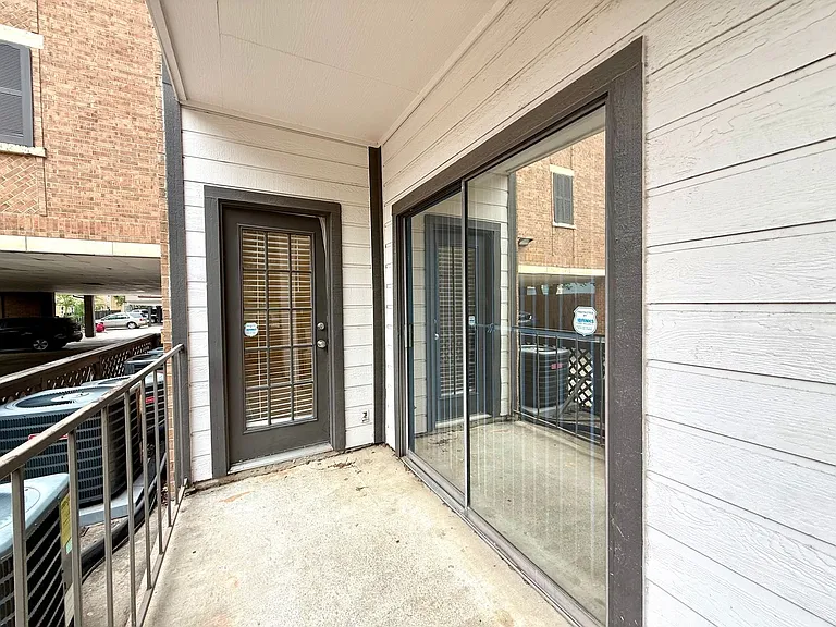 203 E 31st St #101 — Photo 19